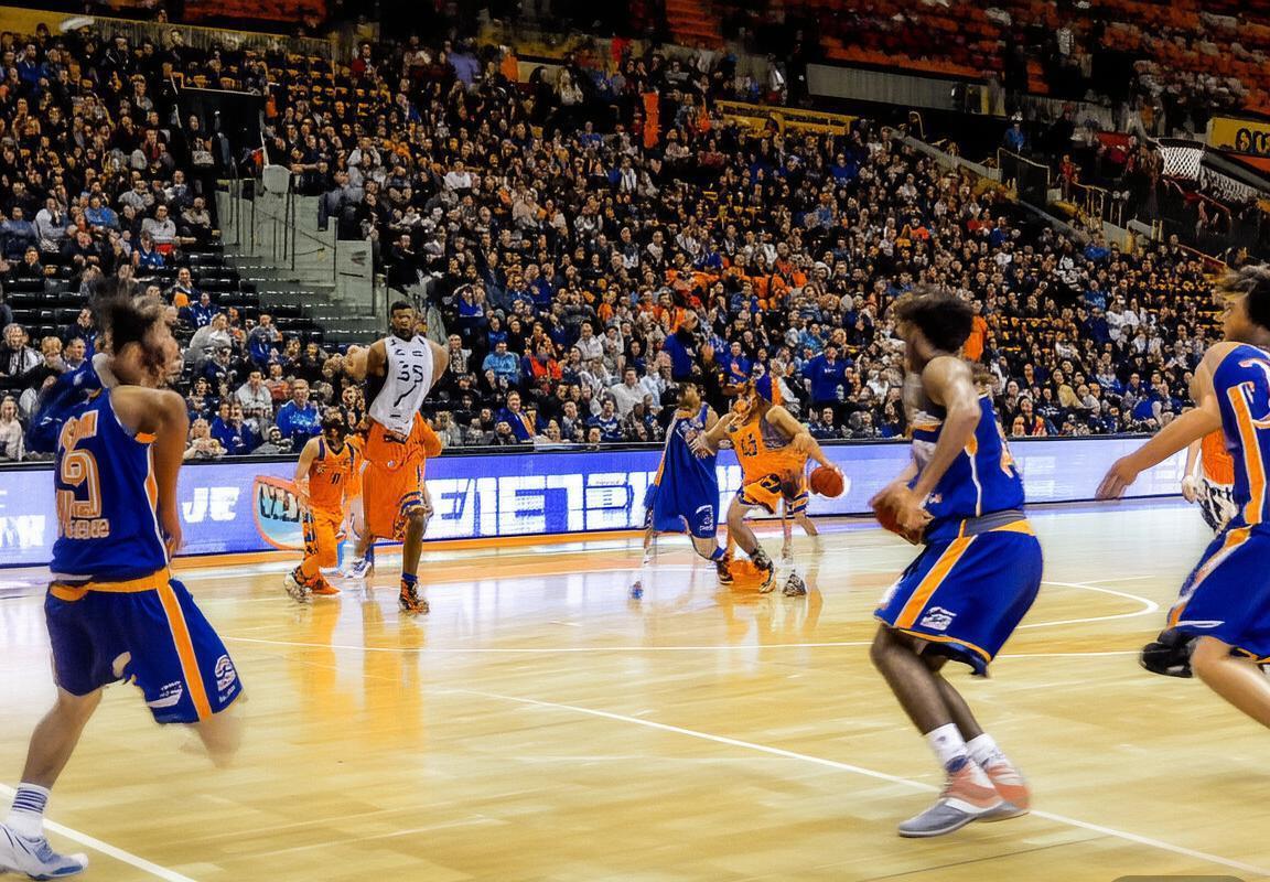 巴伦西亚VS赫雷纳：积分榜关键战火拼，主场优势与反击对决(图4)