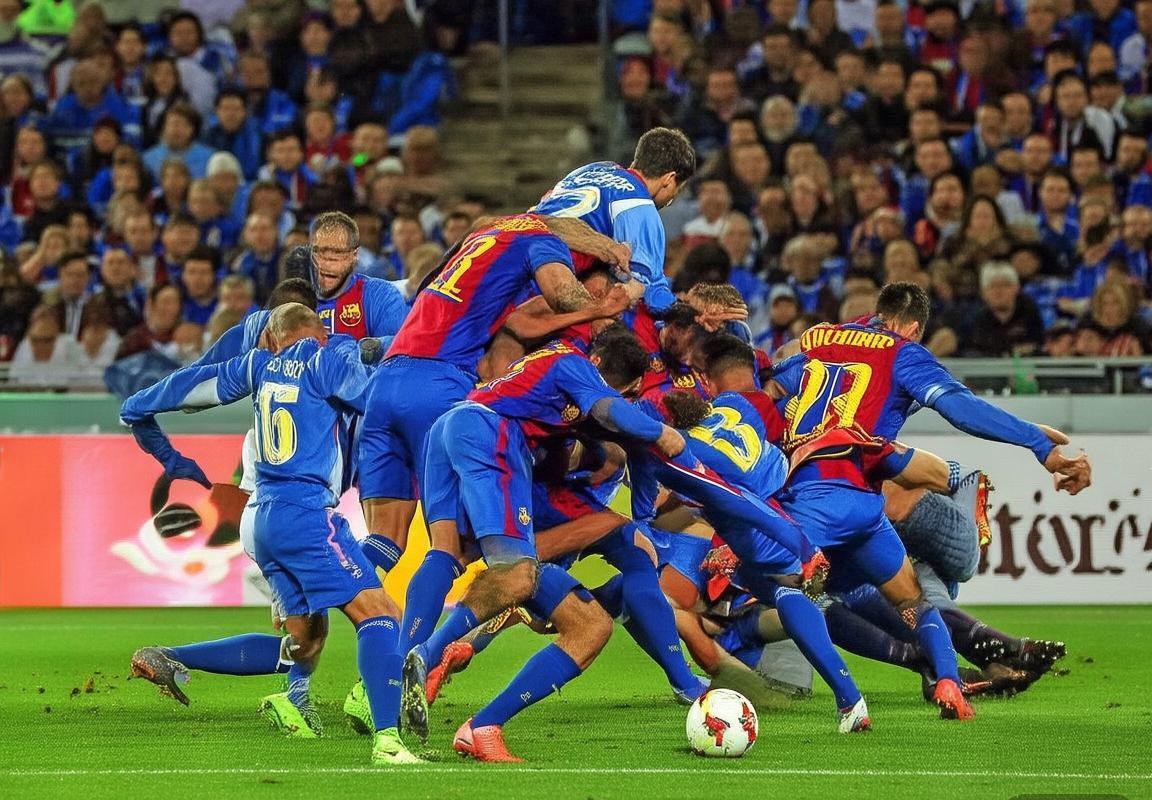 巴塞罗那VS埃瓦尔：西甲焦点战精彩对决回顾(图3)