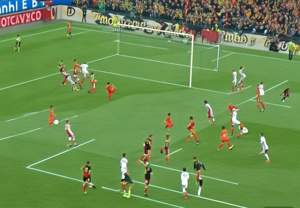 德国西班牙世界杯后防对决解析(图4)